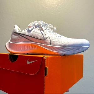 NWT Nike Zoom Pegasus 38. US 9.5 women’s